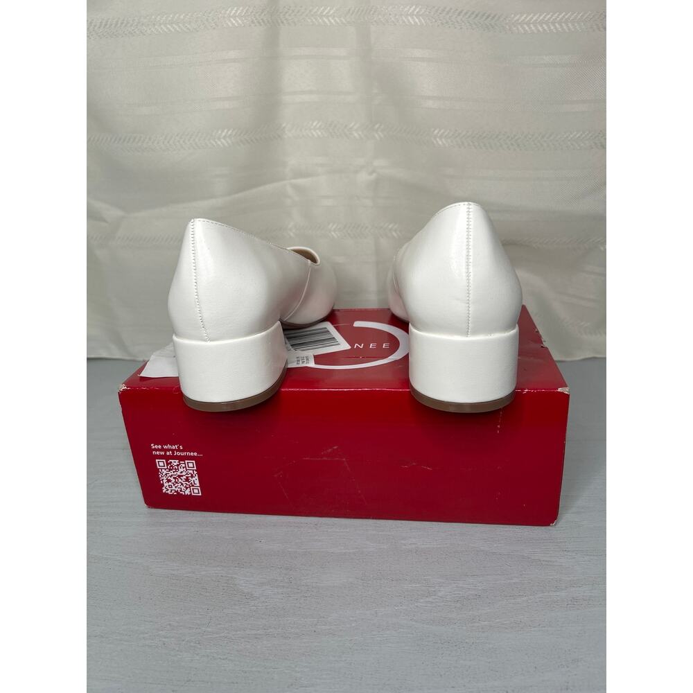 Journee Collection Saarii Round Toe Block Heel Pumps White Size 7 Wide - Picture 7 of 14